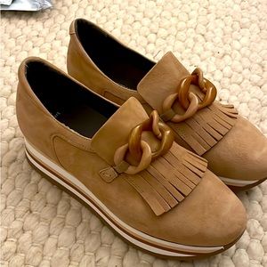 NWT Softwaves Candice Platform Sneaker in Cuio (tan). Women’s Size 40 in EUR.